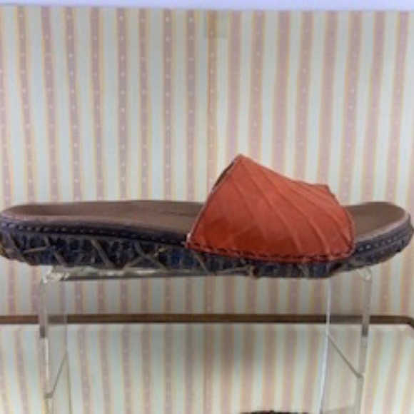El Naturalista Orange Slides - Picture 7 of 15